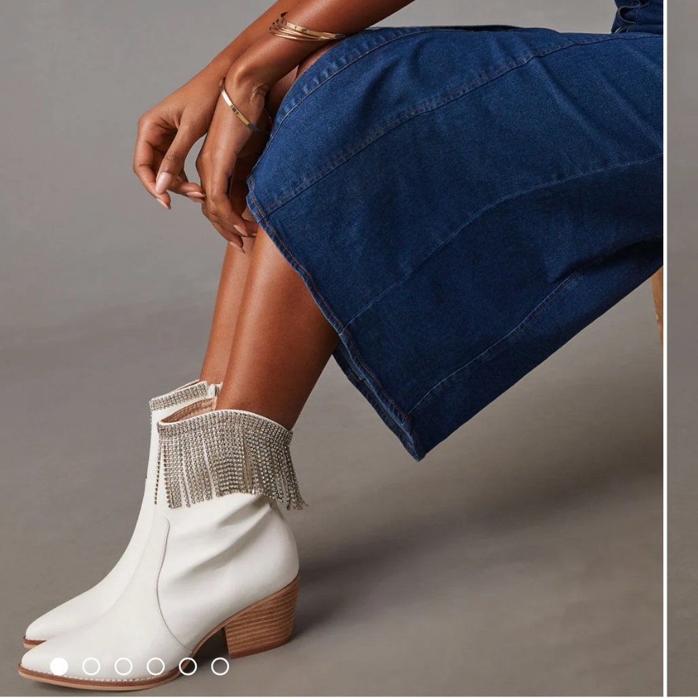 NWT white ankle booties with sparkle tassels